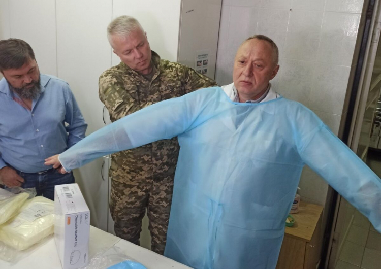 Захист для лікарів: запорізькі медики отримали одяг для роботи в будь-яких умовах