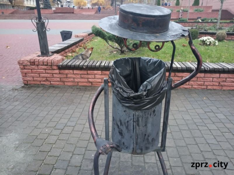 Як виглядає восени один з красивих скверів Запоріжжя - фото