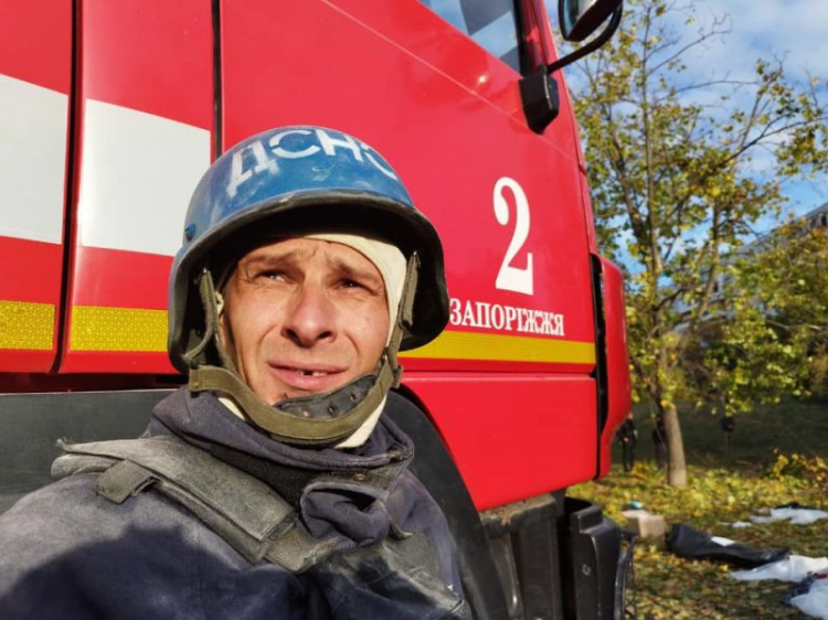 Вночі Запоріжжя знову зазнало масованого ракетного обстрілу - зруйновано під'їзд дев'ятиповерхового будинку, загинуло 12 людей