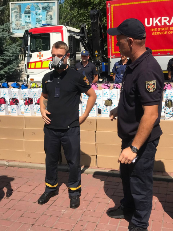 Респіратори для рятувальників: бійцям ДСНС передали різнокольорові захисні засоби - фото