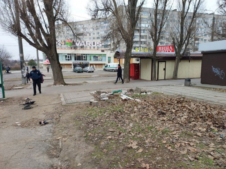 В одному з районів Запоріжжя зник незаконний овочевий кіоск - фото