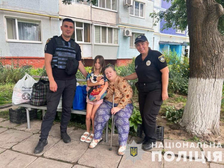 Після влучання в будинок снаряда літня жителька Степногірська наважилась на переїзд - історія однієї евакуації
