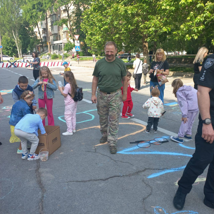 У Запоріжжі діти отримували подарунки, які приїхали з Оберхаузена - фото