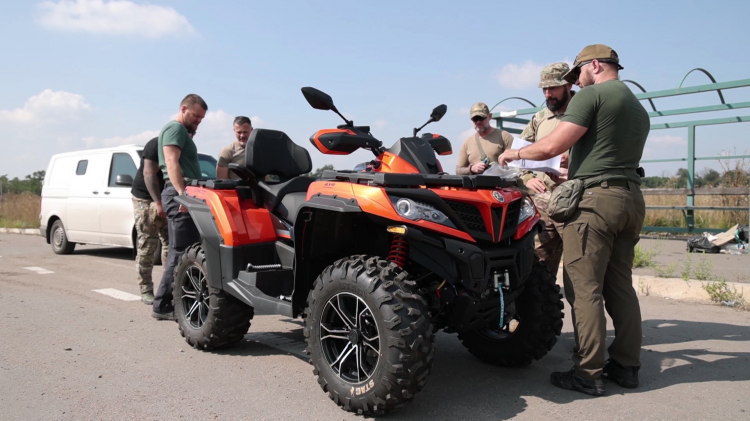 Мобільні та швидкі: оборонці з Донецького напрямку отримали від Метінвесту квадроцикл