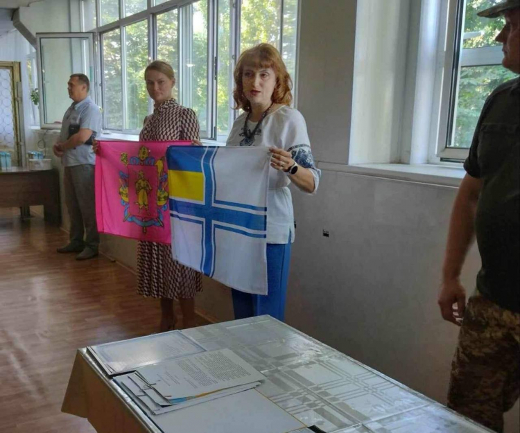 Військові моряки отримали прапор Запорізької області і нагороди - фото