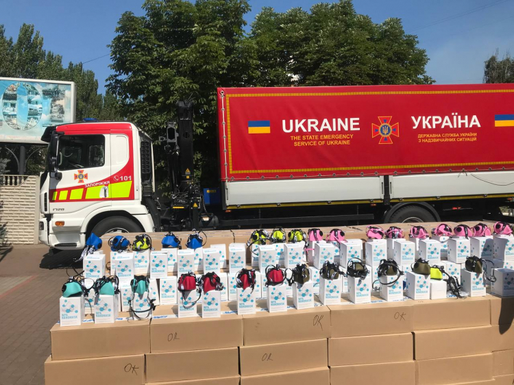 Респіратори для рятувальників: бійцям ДСНС передали різнокольорові захисні засоби - фото