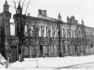 1944 рік. Пошкоджена під час війни будівля, в якій працювало Запорізького радіо до 1941 року